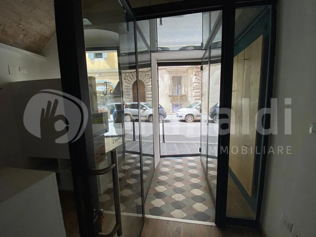 Entrée - Shop with High Visibility in Corso Cavour, Perugia