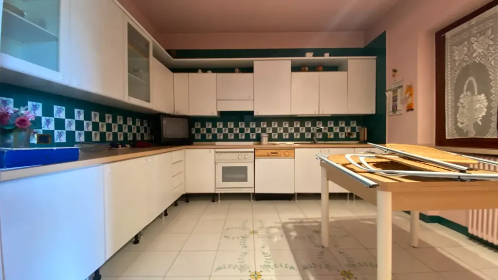 Cuisine - Villa with Private Garden in Contrada Cretarossa, Benevento