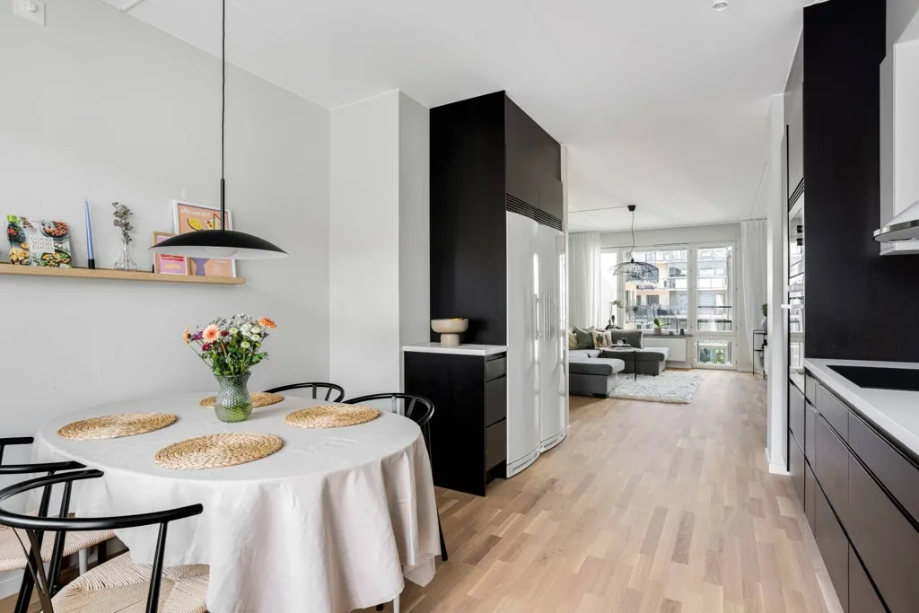 Sala da pranzo - Apartment with South-Facing Balcony in Barkarby