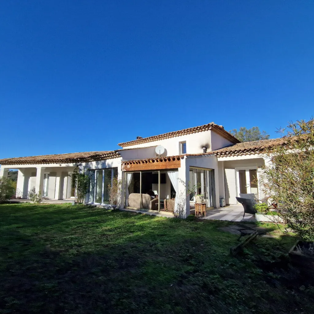 Extérieur - Villa Récente avec Véranda à Golfe de St-Tropez