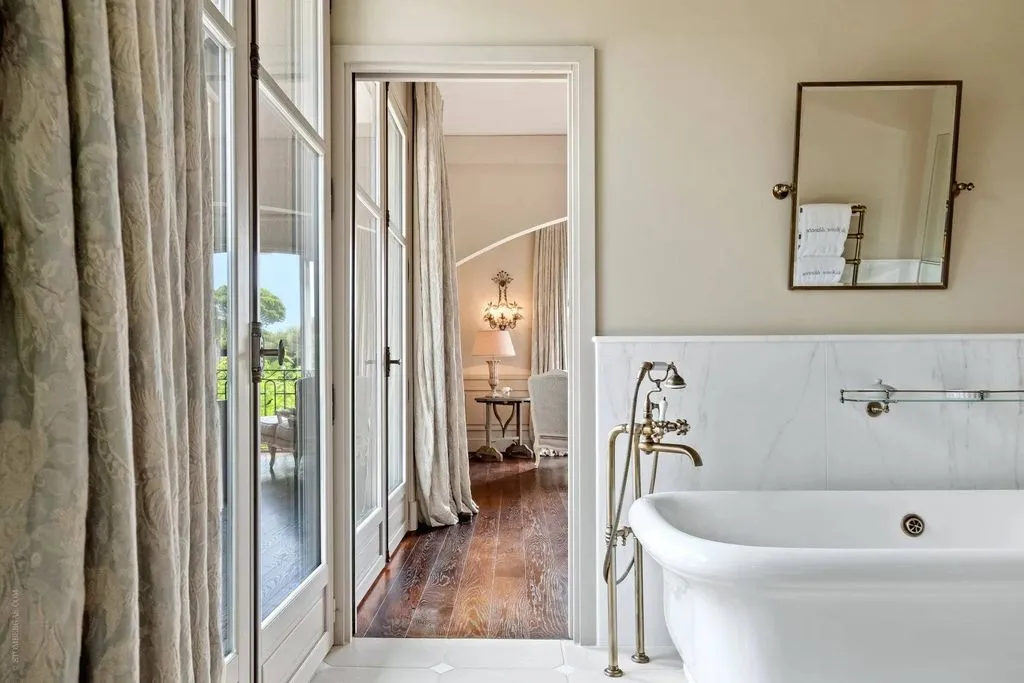 Bathrooms - Luxury Villa with Heated Pool in Cap d'Antibes