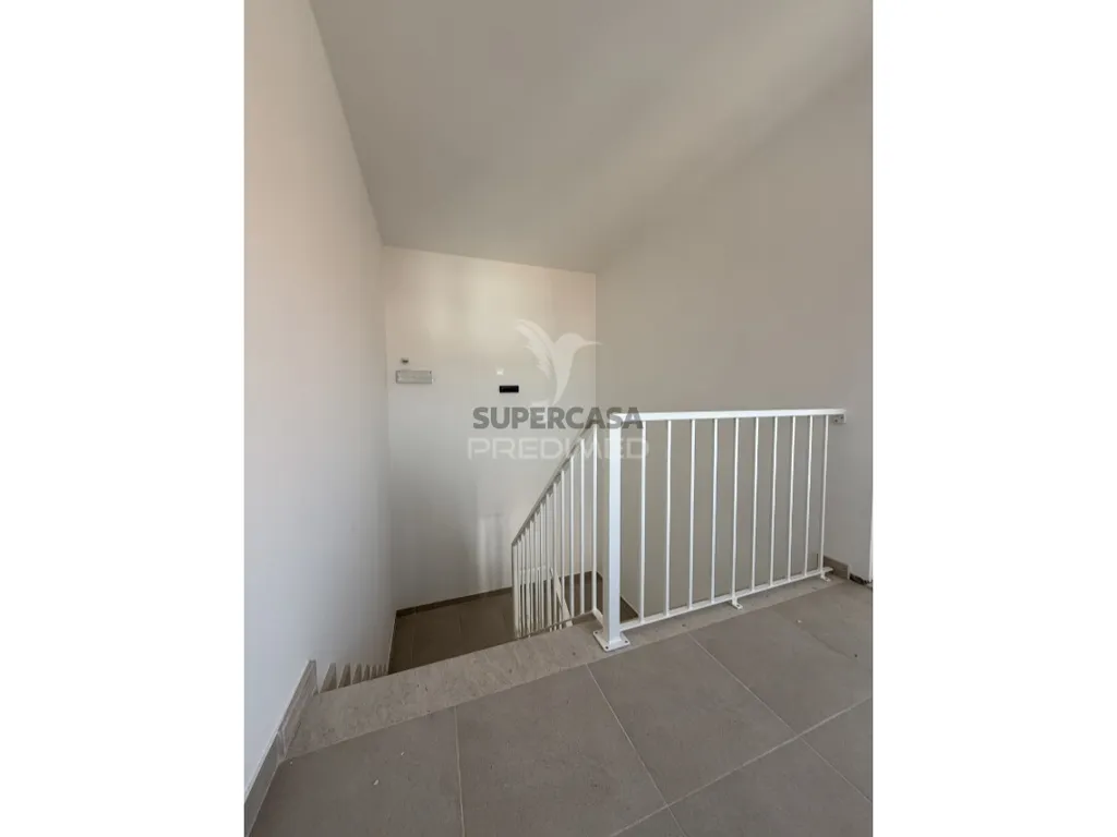 Pièces - Modern T2 Apartment with Garage in Alcanena