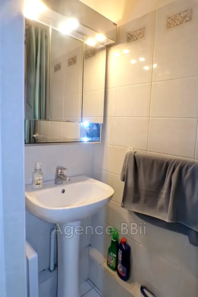 Vannitoad - Paris 2-Bedroom with Balcony and Terrace
