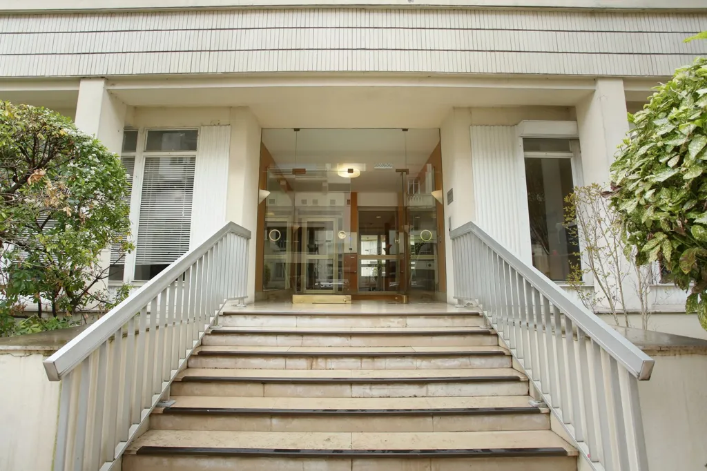 Entrée - Appartement avec Vue Sud-Est au 16e Arrondissement