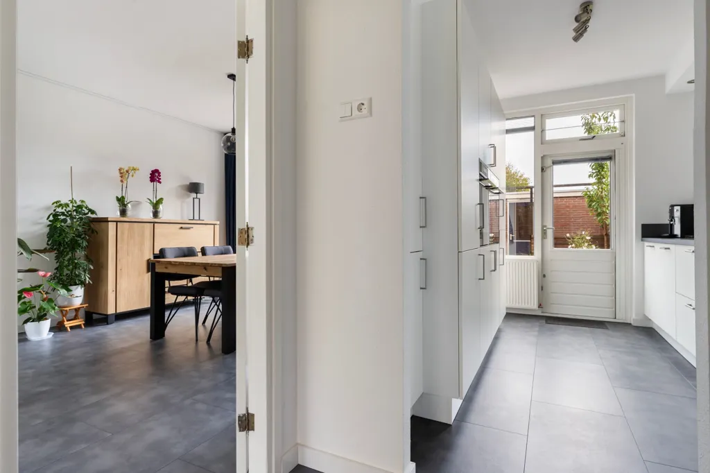 Sala da pranzo - Energetically Efficient Semi-detached House with Garden in Gouda
