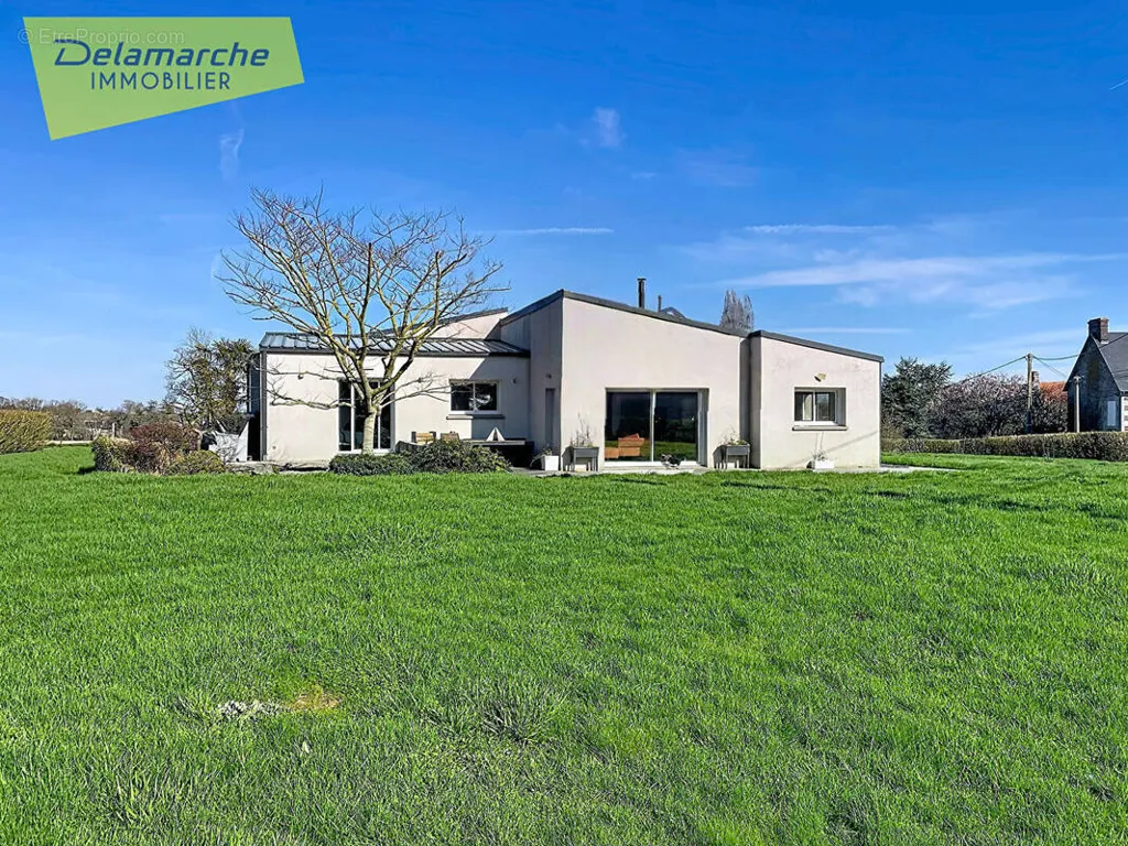 Giardino - Contemporary Flat-Plan House with Garden in Saint Planchers