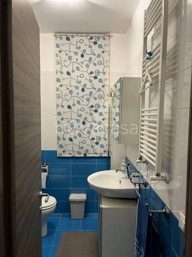 Salles de bain - Rearranged Apartment with Balcony in Aversa