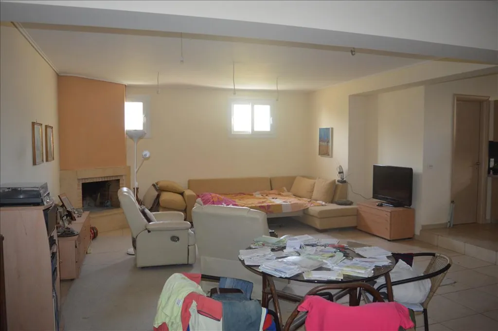 Appartement 6 pièces à Loutraki