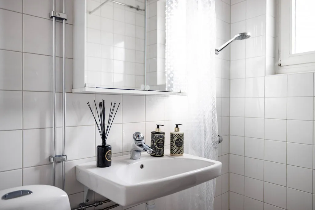 Salles de bain - Modern Flat with Balcony on Paternostervägen