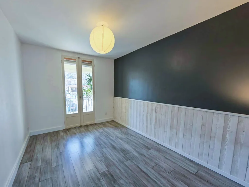 Pièces - Appartement F3 avec Balcon et Garage à Amélie-les-Bains