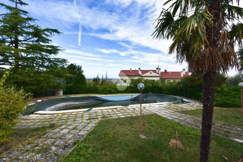 Piscine - Luxury Villa with Pool in Montescudo