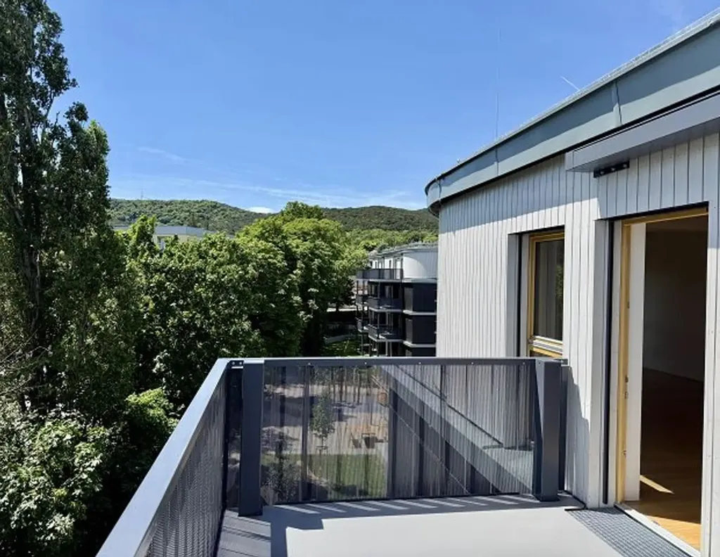 Balcon - Modern Townhouse with Balcony in Green District