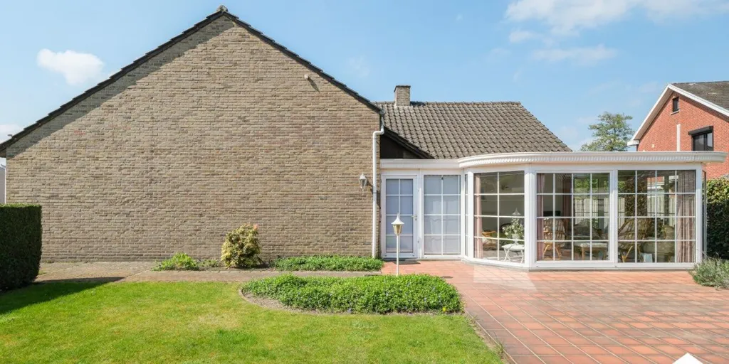 Extérieur - Villa avec Double Garage près du Centre à Lindelhoeven