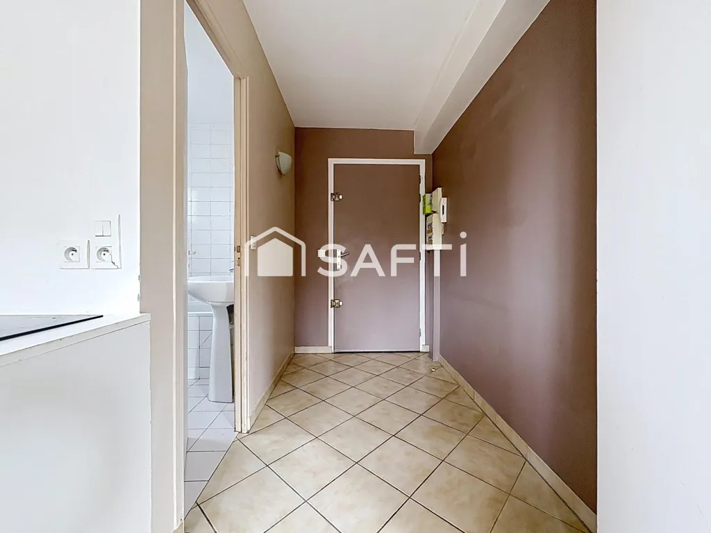 Entrée - Appartement Lumineux avec Parking à Montesson