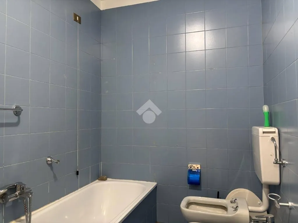 Salles de bain - Commercial Complex with Restaurant in Artegna