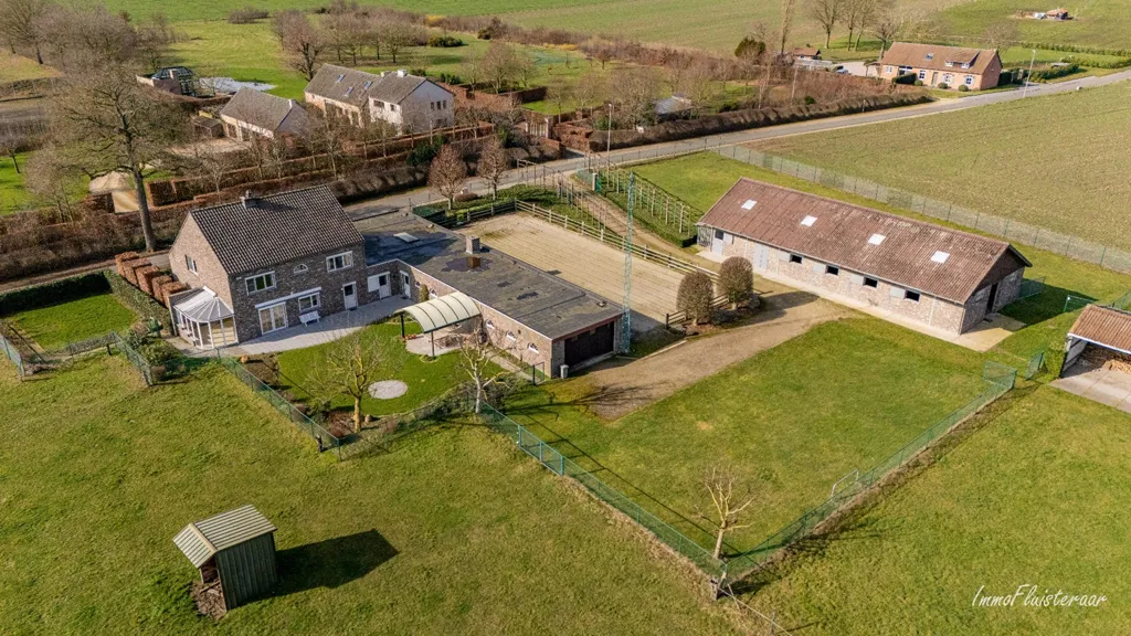 Vue aérienne - Maison avec Écuries et Piste Extérieure à Bree