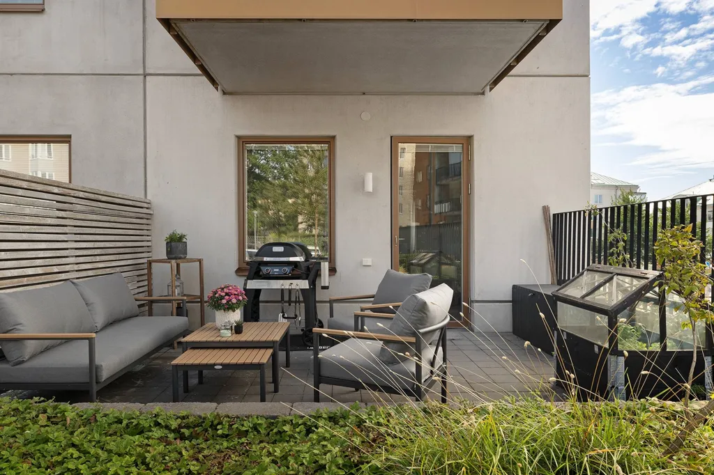 Terrass - Open-Plan Flat with Balcony in Central Kallhäll