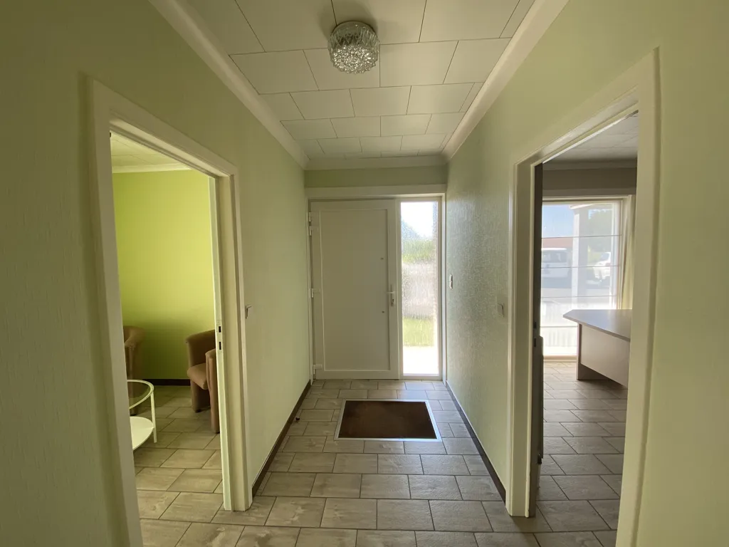 Esik - Office Space with Parking in Lichtervelde