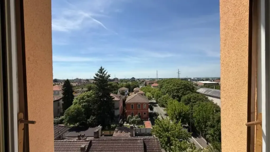 Balcon - Panoramic Apartment with Balcony in Voghera Centre