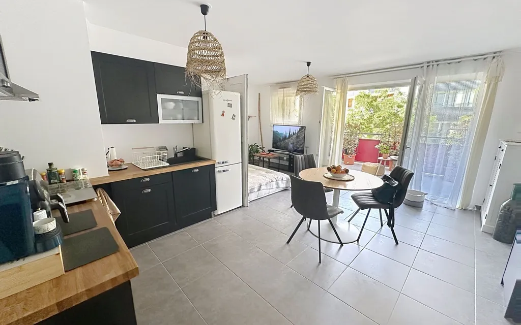 Köök - Modern Apartment with Terrace in Les Angles