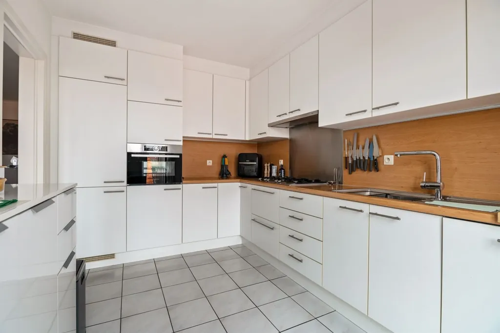 Cuisine - Appartement Rénové avec Garage à Kapellen