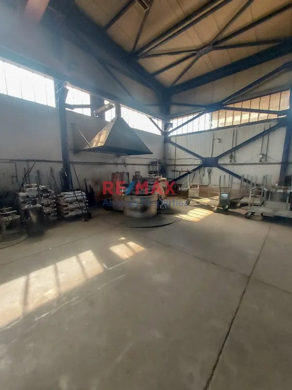 Rooms - Industrial Space with Workshop in Mandra