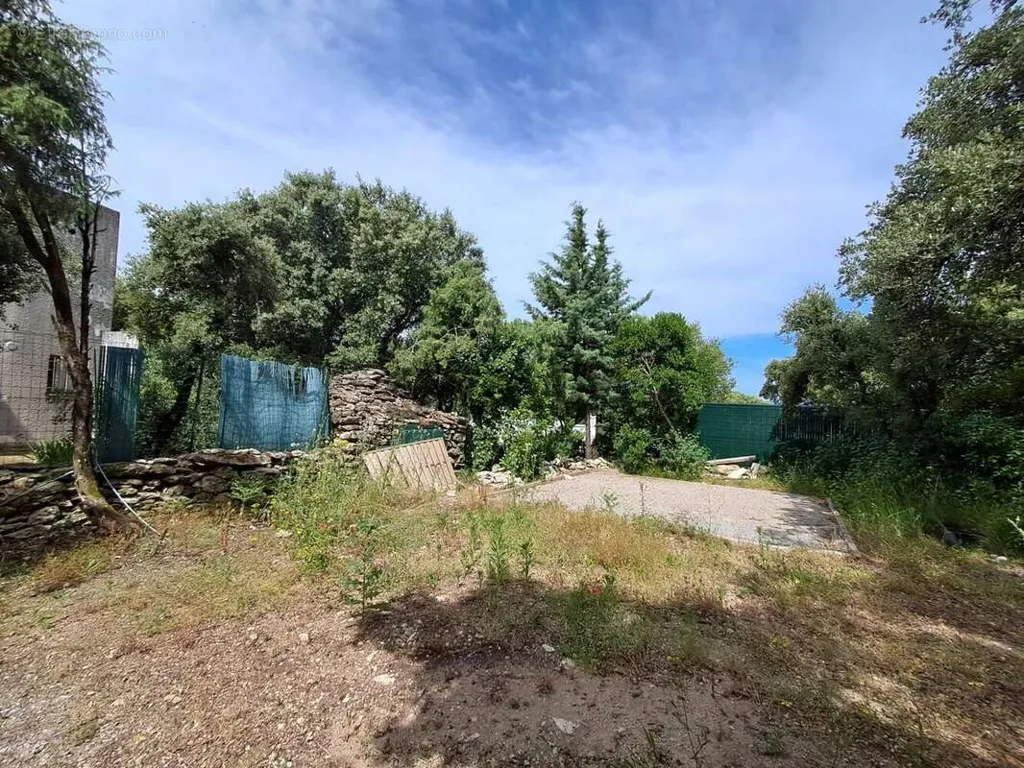 Jardin - Terrain Constructible avec Vue Sud-Ouest à Junas