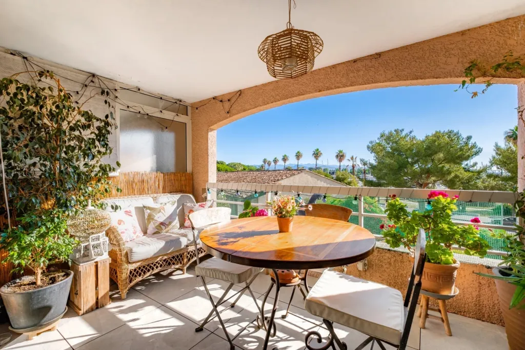 Terrazza - Luxury Apartment with Bay View in Antibes