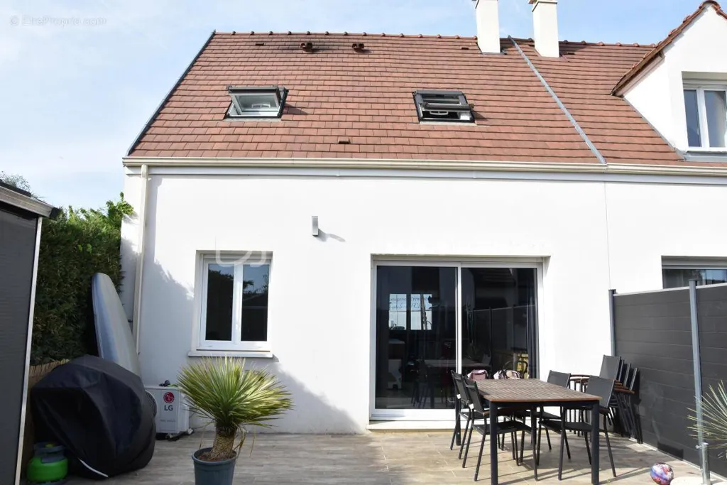 Terrasse - Maison Récente avec Balcon à Ballancourt