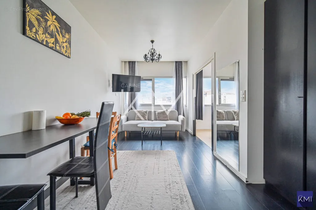 Söögituba - Bright 2-Bed Flat with Metro Access in Bagnolet