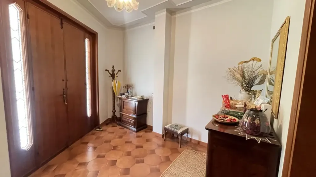 Esik - Villa with Garden in Suzzara