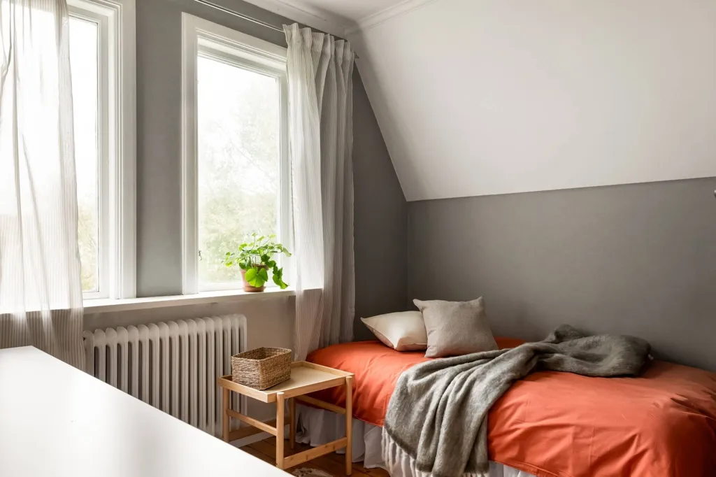 Magamistoad - 1930s Villa with Rental Unit in Bohus