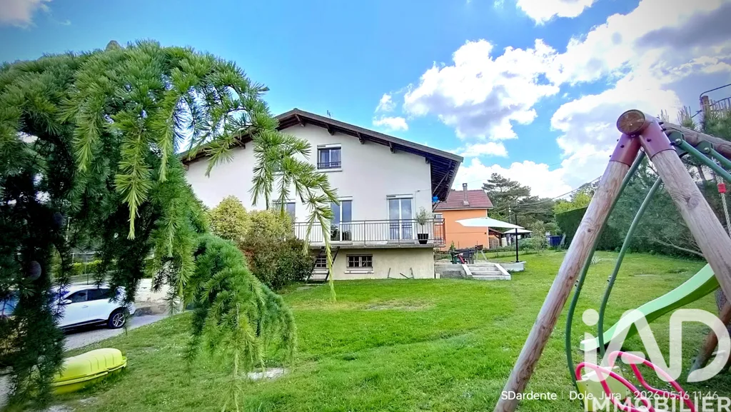 Jardin - Maison Traditionnelle Rénovée avec Balcon à Dole