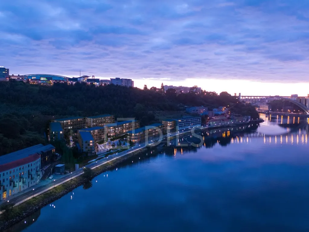 T2 Apartment with River View in Vila Nova de Gaia