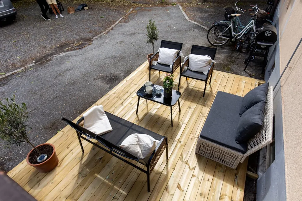 Terrace - Charming Two-Bedroom Flat with Balcony in Central North