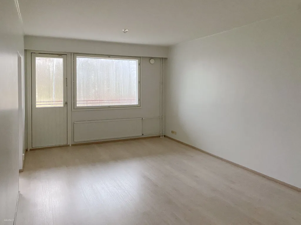 Stanze - Spacious Apartment with Balcony in Salo