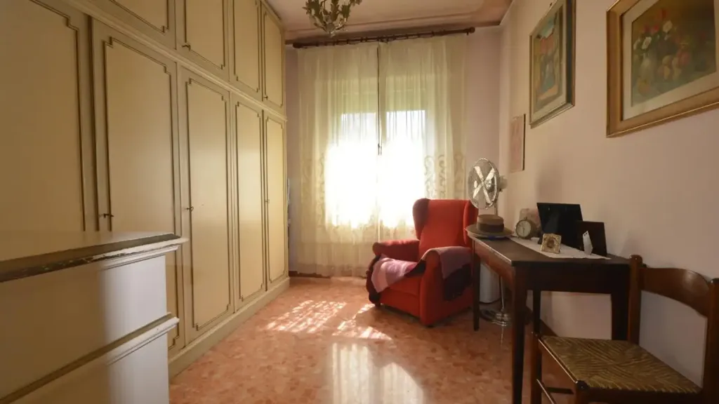 Office - 6-room house in IT