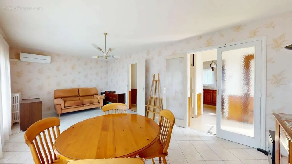 Söögituba - Divisible Plot House near Pontault-Combault