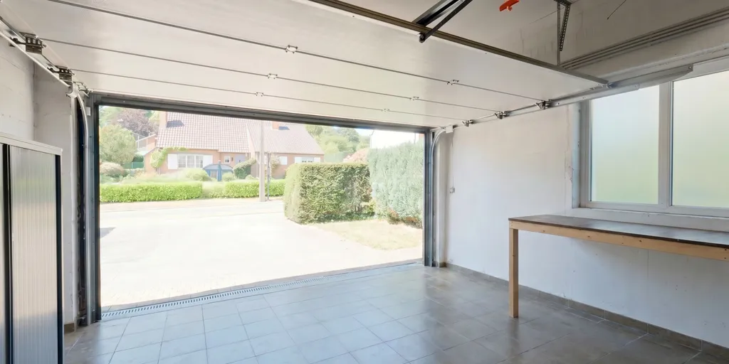 Garage - Instapklare Villa with Terraces in Overijse