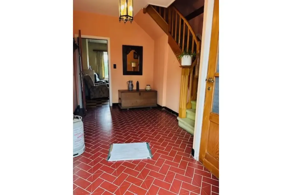 Entrée - Maison 4 Façades à Rénover avec Jardin à Malonne