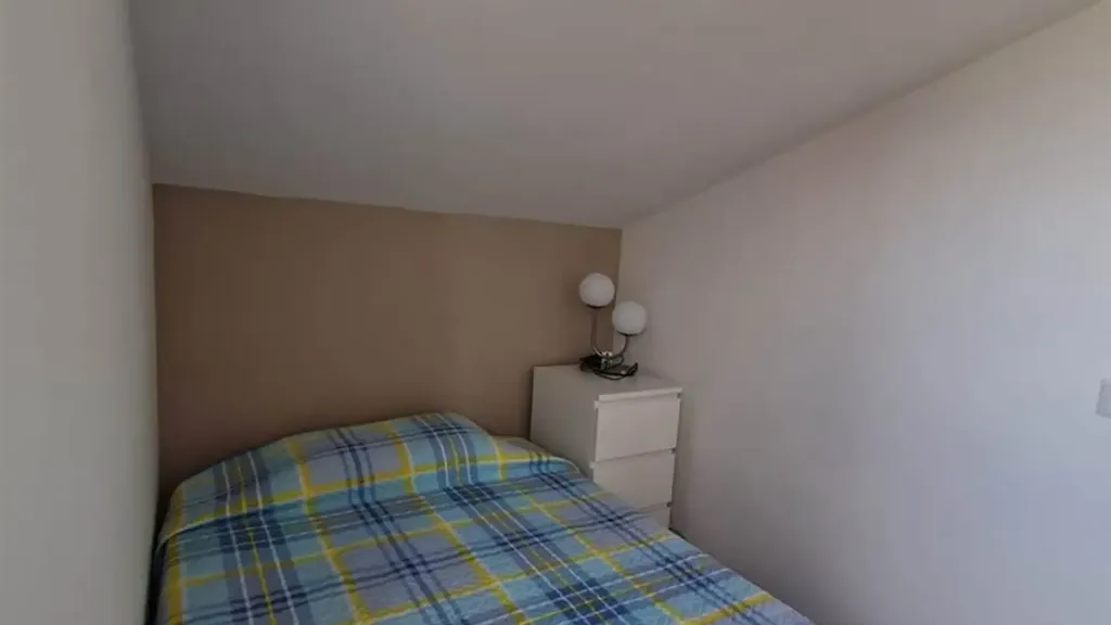 Bedrooms - Three-Bedroom Apartment with Balcony in Numana