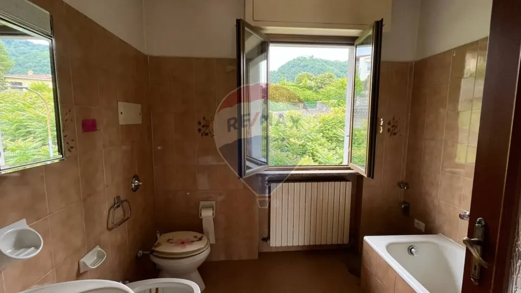 Vannitoad - Multi-Level Apartment with Terrace in Caprino Bergamasco