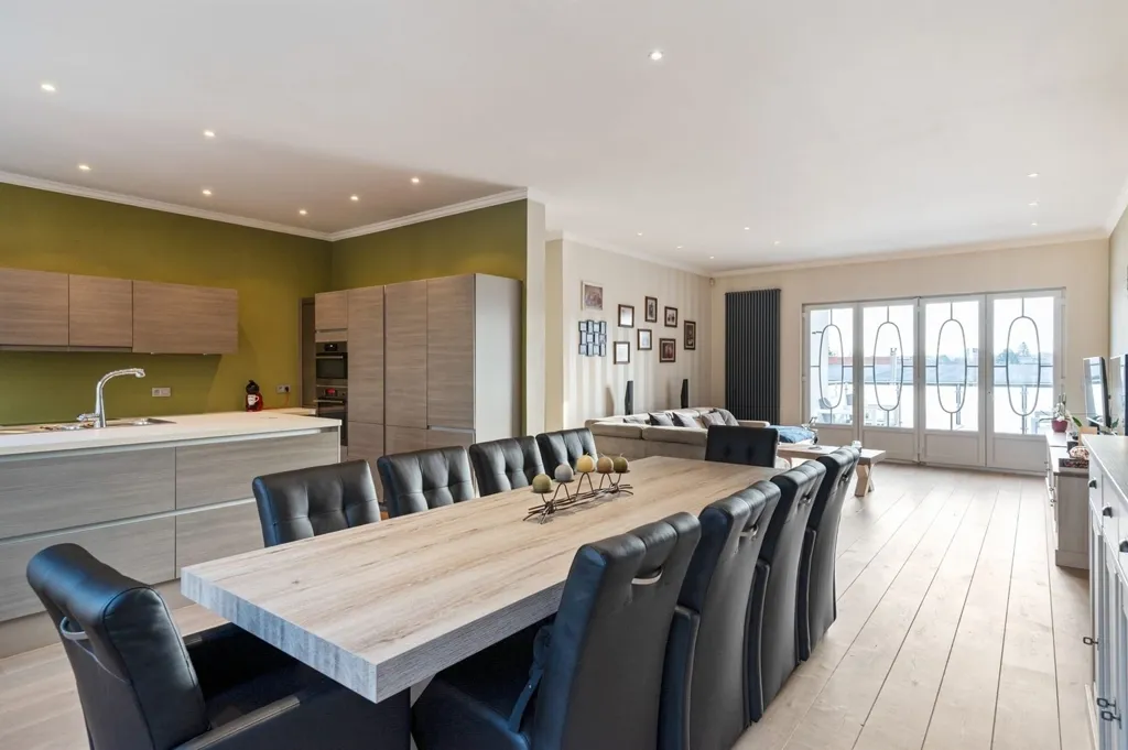 Söögituba - Versatile Townhouse with Workshop in Mortsel