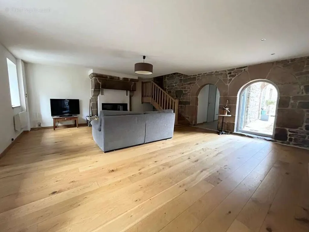 Elutuba - Charming Stone House with Garden in Quintin