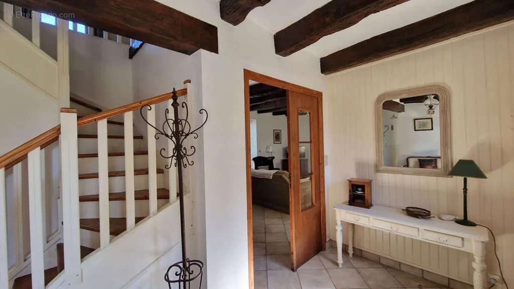 Esik - Charming Farmhouse with Garden in Évriguet