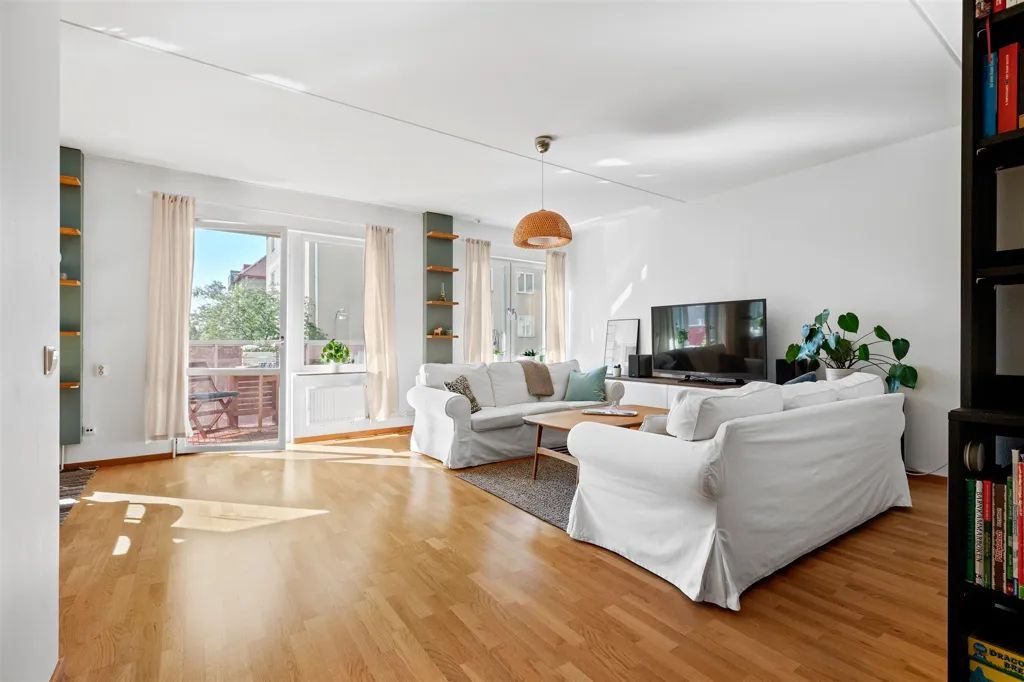 Séjour - Apartment with West-Facing Balcony in Central Sundbyberg