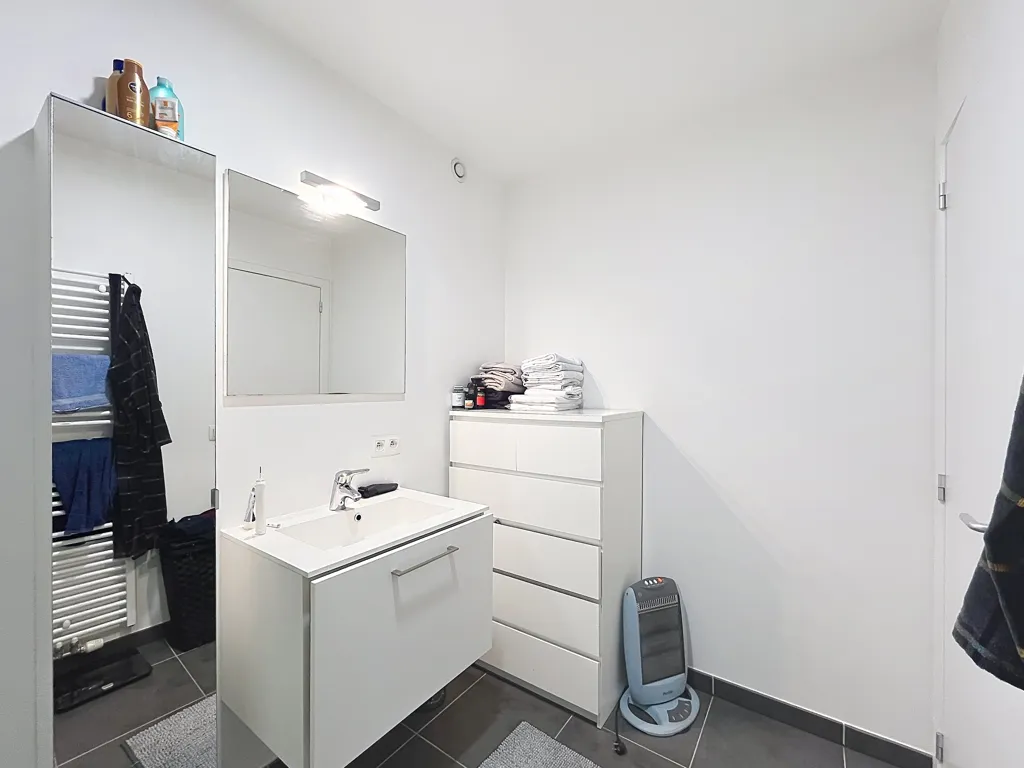 Salles de bain - Appartement Moderne avec Terrasse près de la Gare de Bruges