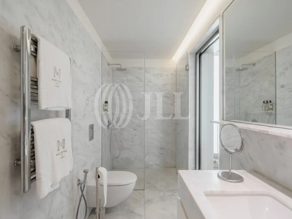 Salles de bain - Luxury Flat with Balcony Views in Quinta da Marinha
