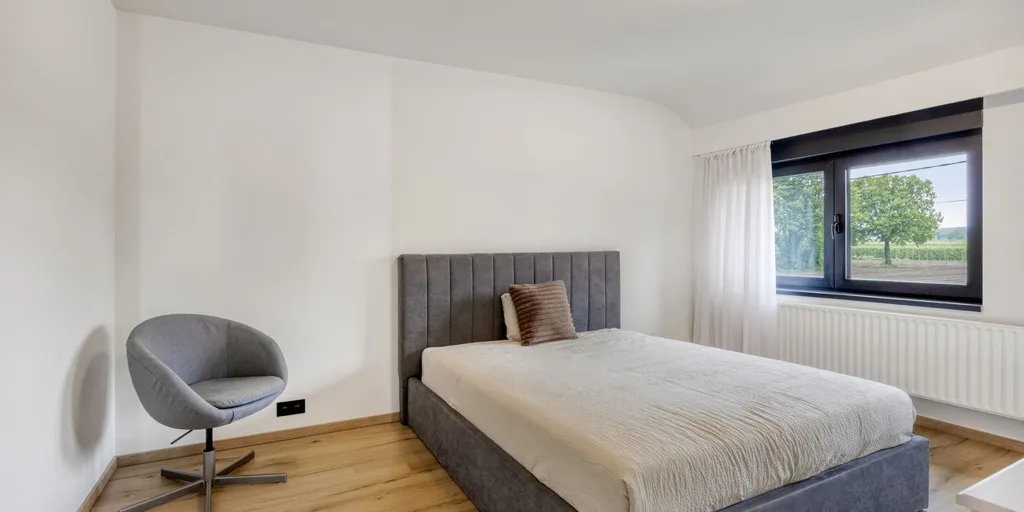 Bedrooms - Mixed-Use Property with Garden in Broechem