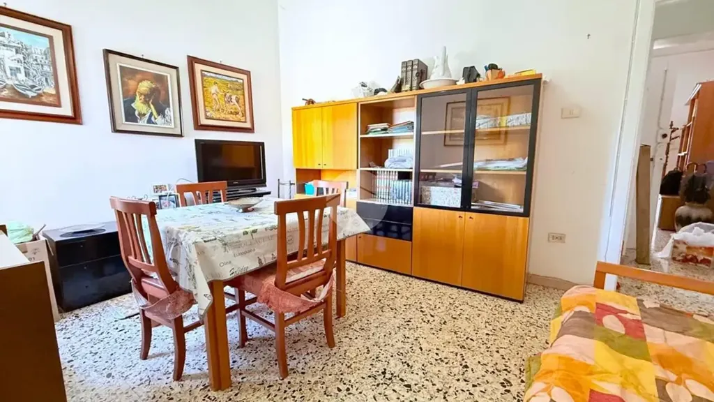 Salle à manger - Quadrilocale with Balcony in Santa Croce, Naples